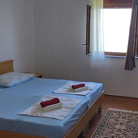 Apartmani Ana Карлобаг Екстериор снимка