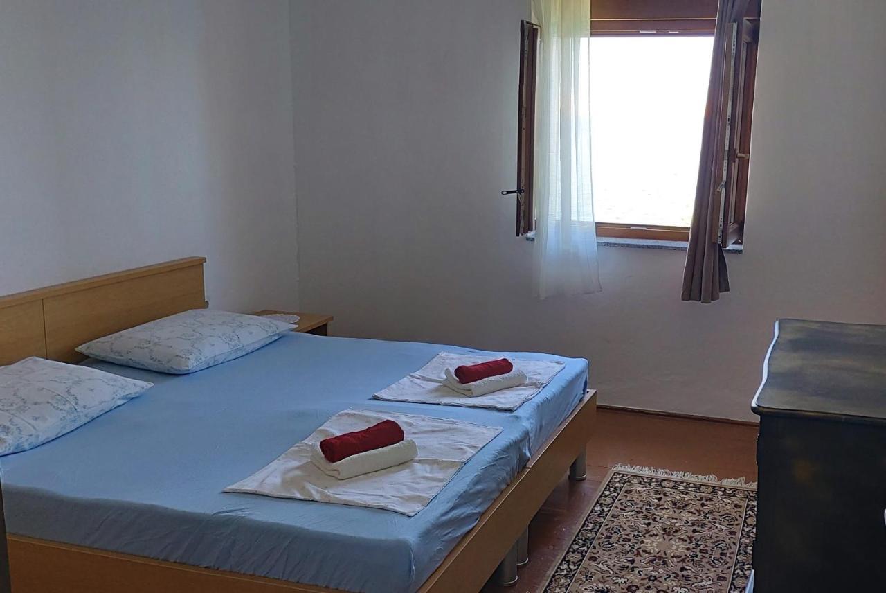 Apartmani Ana Карлобаг Екстериор снимка