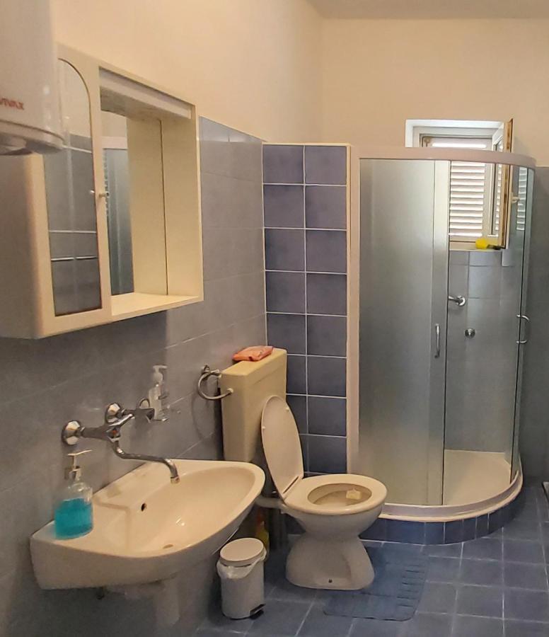 Apartmani Ana Карлобаг Екстериор снимка
