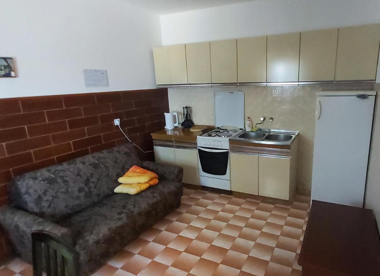Apartmani Ana Карлобаг Екстериор снимка